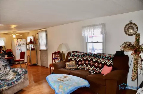 102 Edmonds St, Bradner, OH 43406 photo 4