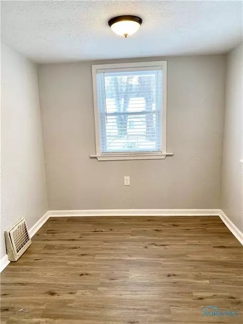 3944 Maxwell Rd, Toledo, OH 43613 photo 9