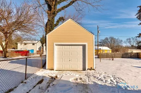 932 Brookley Blvd, Toledo, OH 43607 photo 3
