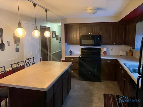 203 Ohio Dr, Bryan, OH 43506 photo 10