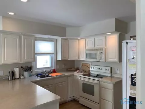 4407 Crystal Ridge Dr, Maumee, OH 43537 photo 17
