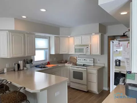 4407 Crystal Ridge Dr, Maumee, OH 43537 photo 16