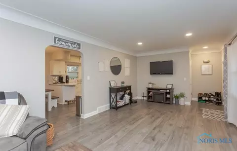 1026 Craig Rd, Maumee, OH 43537 photo 5