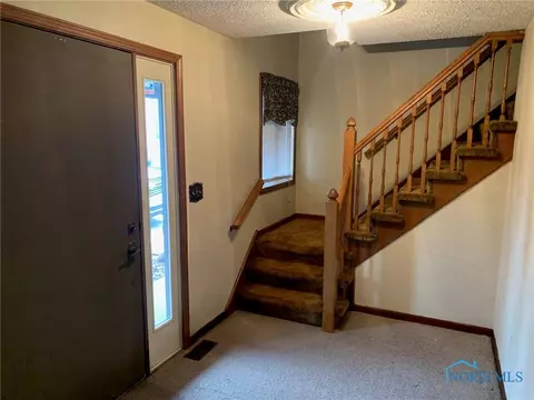 627 Cardinal Dr, Bryan, OH 43506 photo 2