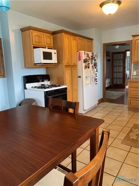 204 Windsor Rd, Walbridge, OH 43465 photo 4