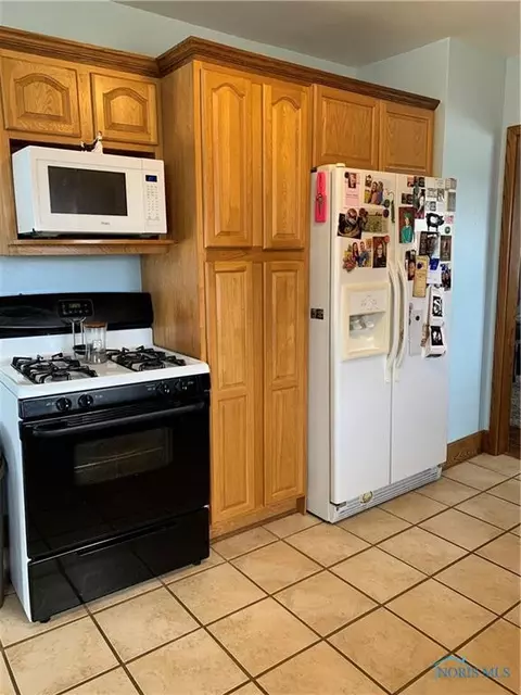 204 Windsor Rd, Walbridge, OH 43465 photo 7