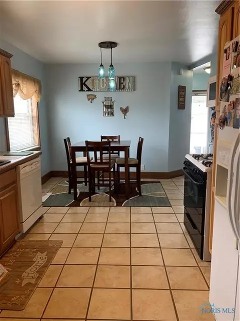 204 Windsor Rd, Walbridge, OH 43465 photo 5