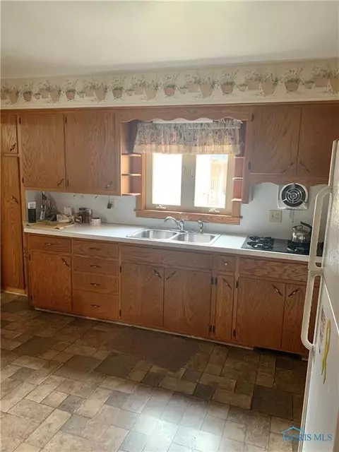 120 Elm St, Deshler, OH 43516 photo 9