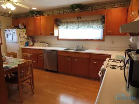 1304 E Wilson St, Bryan, OH 43506 photo 8