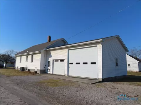 883 E Mulberry St, Bryan, OH 43506 photo 3