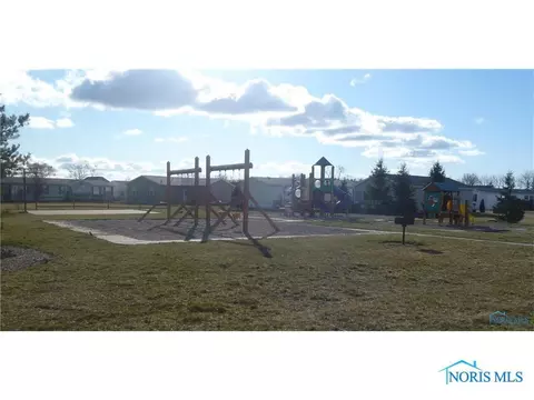 2249 Redbud Ln, Delta, OH 43515 photo 3