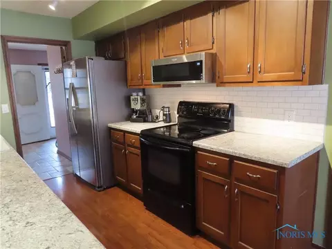 401 Norlick Dr, Bryan, OH 43506 photo 2