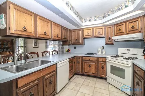 8720 Cedar Point Rd, Oregon, OH 43616 photo 11