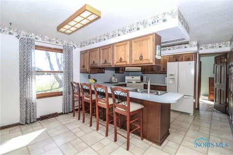 8720 Cedar Point Rd, Oregon, OH 43616 photo 10