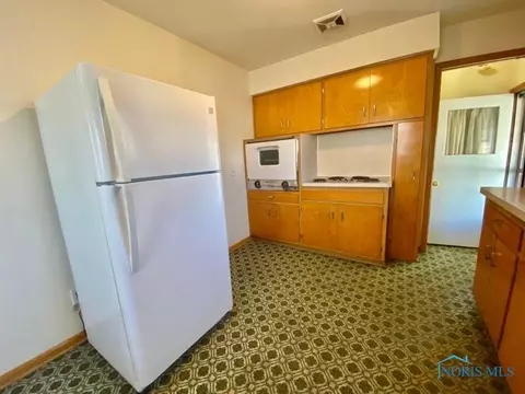 108 Tyler Dr, Walbridge, OH 43465 photo 4