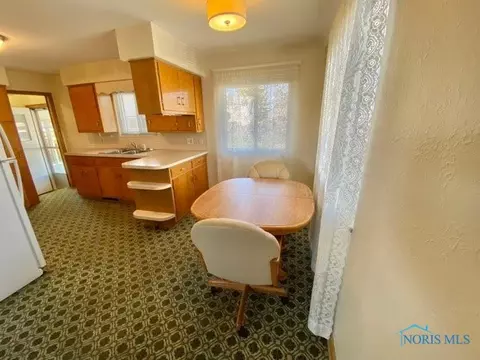 108 Tyler Dr, Walbridge, OH 43465 photo 2