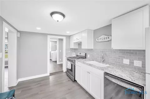 28049 E Broadway St, Walbridge, OH 43465 photo 6