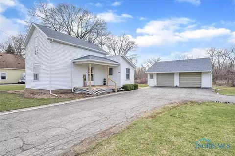 28049 E Broadway St, Walbridge, OH 43465 photo 2