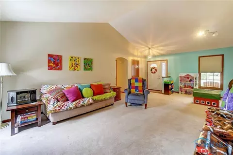 935 Christopher Cir, Ada, OH 45810 photo 9