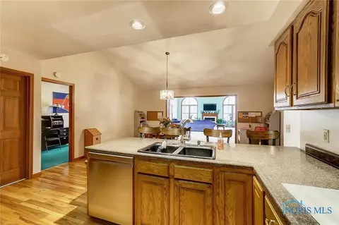 935 Christopher Cir, Ada, OH 45810 photo 14