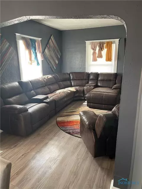 902 Parkside Blvd, Toledo, OH 43607 photo 4