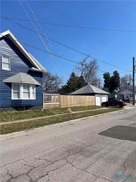 902 Parkside Blvd, Toledo, OH 43607 photo 2