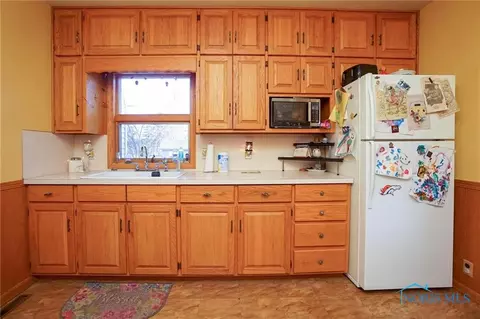 403 E North St, Arcadia, OH 44804 photo 3