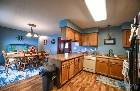 224 N Walnut St, Mccomb, OH 45858 photo 8