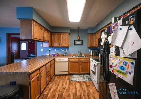 224 N Walnut St, Mccomb, OH 45858 photo 4