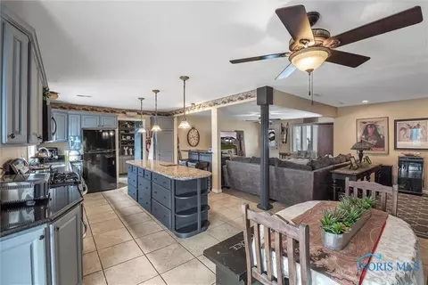 29685 E Broadway St, Walbridge, OH 43465 photo 13