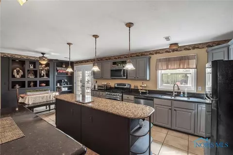 29685 E Broadway St, Walbridge, OH 43465 photo 10