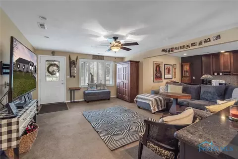 29685 E Broadway St, Walbridge, OH 43465 photo 7