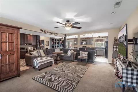 29685 E Broadway St, Walbridge, OH 43465 photo 8