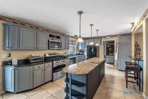 29685 E Broadway St, Walbridge, OH 43465 photo 12