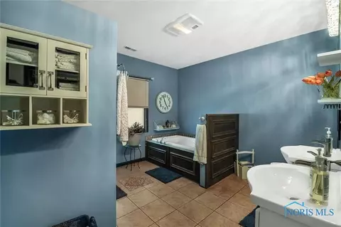 29685 E Broadway St, Walbridge, OH 43465 photo 17