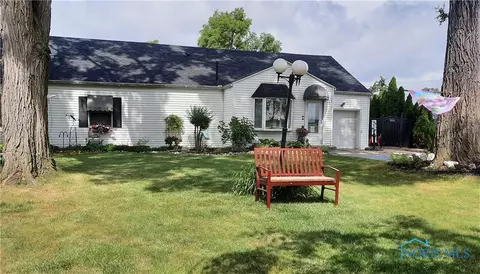 29685 E Broadway St, Walbridge, OH 43465 photo 1