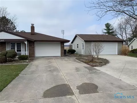 217 Greenfield Dr, Bryan, OH 43506 photo 5