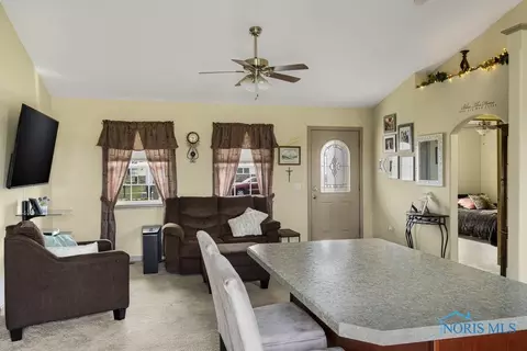 6584 Alexander Dr, Walbridge, OH 43465 photo 7