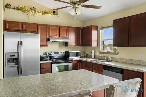 6584 Alexander Dr, Walbridge, OH 43465 photo 10