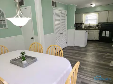 209 Springbrook Dr, Findlay, OH 45840 photo 2