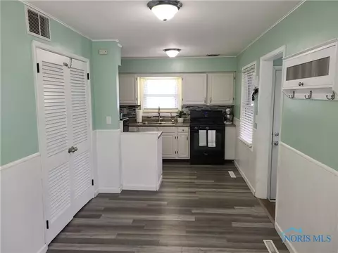 209 Springbrook Dr, Findlay, OH 45840 photo 3