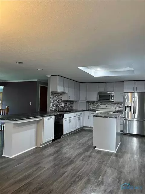 112 Willow Cir, Bryan, OH 43506 photo 2