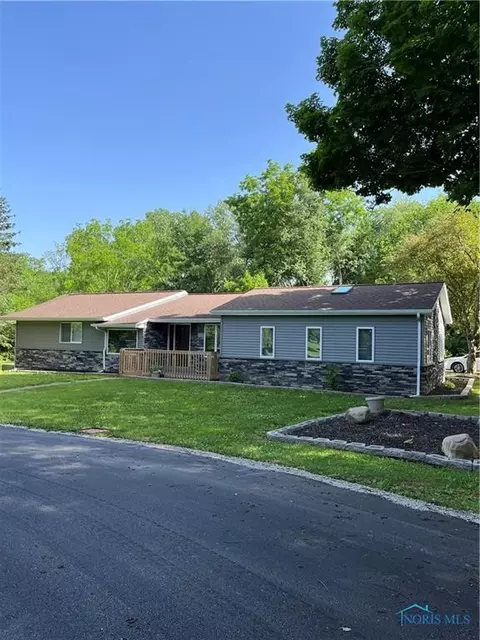 112 Willow Cir, Bryan, OH 43506 photo 1