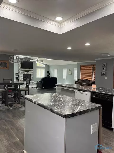 112 Willow Cir, Bryan, OH 43506 photo 4