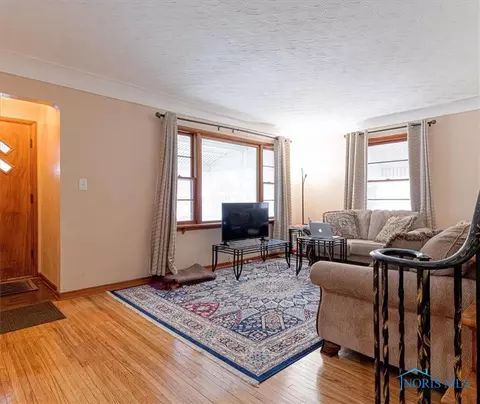 2281 Westmonte Rd, Toledo, OH 43607 photo 4