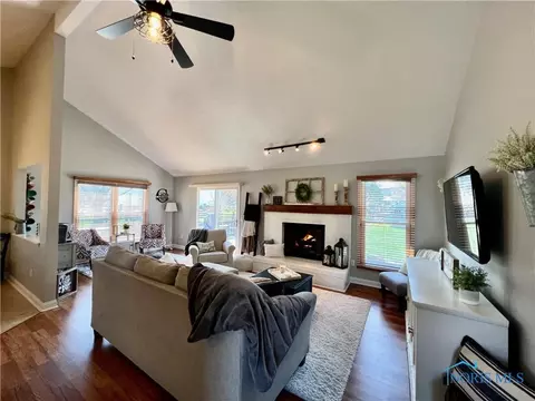 3735 Farmbrook Dr, Sylvania, OH 43560 photo 3