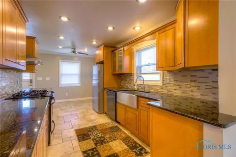 2856 Castleton Ave, Toledo, OH 43613 photo 10
