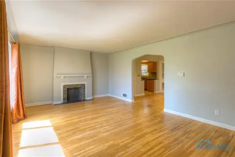 2856 Castleton Ave, Toledo, OH 43613 photo 6