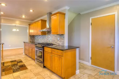 2856 Castleton Ave, Toledo, OH 43613 photo 9