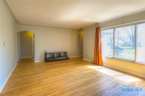 2856 Castleton Ave, Toledo, OH 43613 photo 7